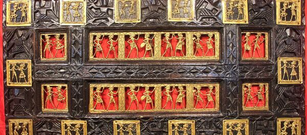 Dhokra displaying couple involved in various activities - Sputnik International