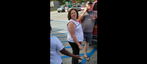 Woman dubbed Gas Station Gail calls cops on Stop The Violence marchers purchasing drinks at convenience store - Sputnik International