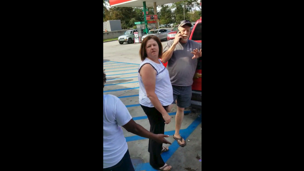 Woman dubbed Gas Station Gail calls cops on Stop The Violence marchers purchasing drinks at convenience store - Sputnik International