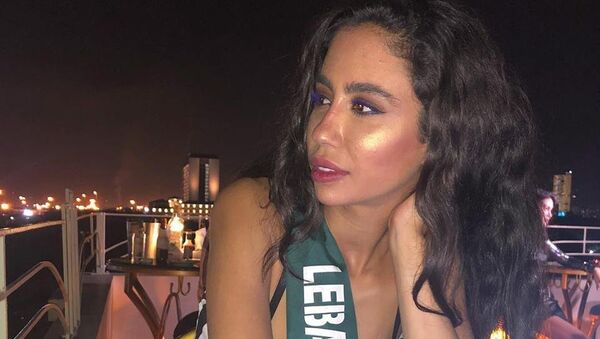 Miss Lebanon Salwa Akar stripped of her title for a photo with Miss Israel - Sputnik International