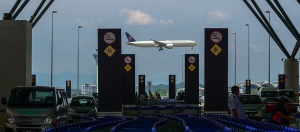 A Saudia Boeing 777 passenger aircraft makes its final approach for landing at the Kuala Lumpur International Airport (KLIA) in Sepang on August 20, 2015 - Sputnik International