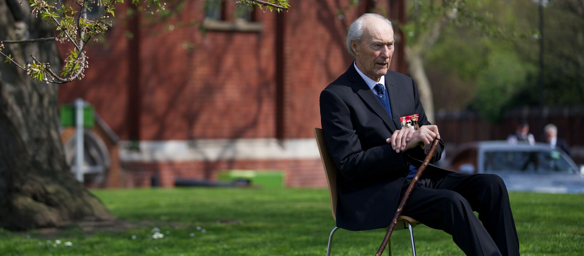 Norwegian World War II hero Joachim Ronneberg, 93, attends a wreath-laying ceremony in his honour at the SOE agents monument in central London on April 25, 2013, for leading the SOE operation Gunnerside where Norwegian soldiers destroyed the German occupied Heavy Water Plant in Vemork, Norway - Sputnik International, 1920, 22.10.2018