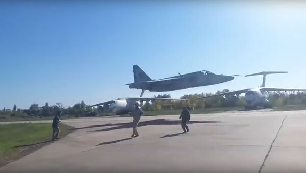 Ukrainian fighter jet extra low pass - Sputnik International