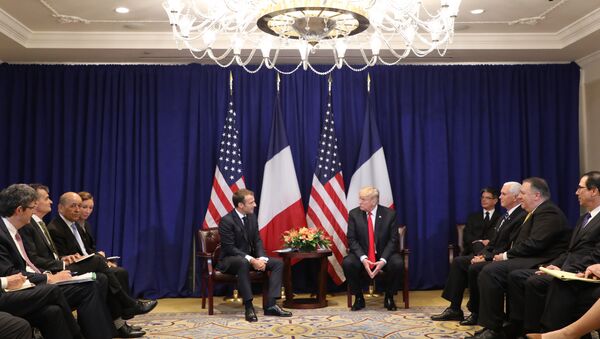 US Secretary of State Mike Pompeo (2nd from R), US Vice President Mike Pence (3rd from R) listen to French President Emmanuel Macron (center L) talks with US President Donald Trump during a bilateral meeting in New York on September 24, 2018, a day before the start of the General Debate of the 73rd session of the General Assembly - Sputnik International