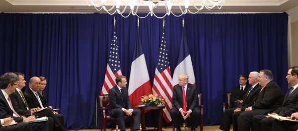 US Secretary of State Mike Pompeo (2nd from R), US Vice President Mike Pence (3rd from R) listen to French President Emmanuel Macron (center L) talks with US President Donald Trump during a bilateral meeting in New York on September 24, 2018, a day before the start of the General Debate of the 73rd session of the General Assembly - Sputnik International