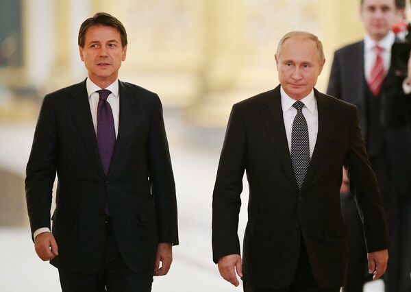 Russian President Vladimir Putin and Italian Prime Minister Giuseppe Conte are holding a joint press conference. - Sputnik International