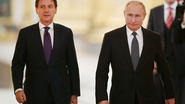 Russian President Vladimir Putin and Italian Prime Minister Giuseppe Conte are holding a joint press conference. - Sputnik International