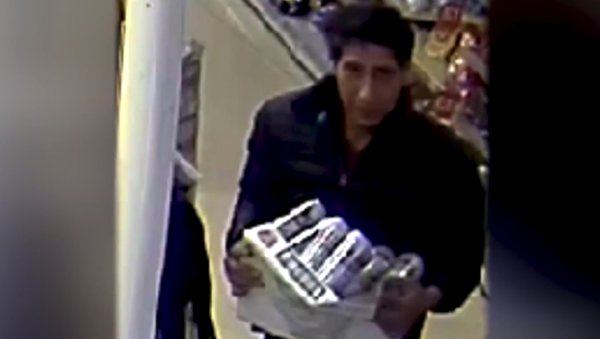 Blackpool Police release a photo of a suspect who looks a lot like American actor David Schwimmer - Sputnik International