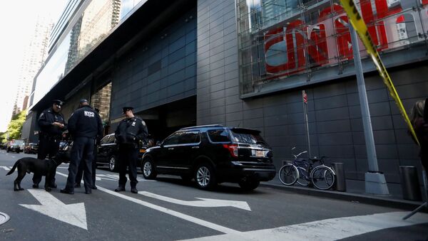 Members of the New York Police Department are seen outside the Time Warner Center after a suspicious package was found inside the CNN Headquarters in Manhattan - Sputnik International