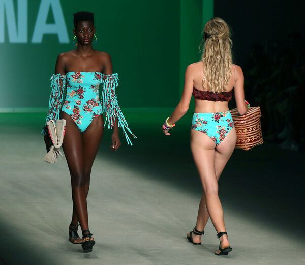 Putting the ‘S’ in Sizzle: Models Parade on Catwalk at Brazil Fashion Week - Sputnik International