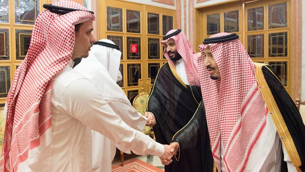 Saudi Arabia's King Salman bin Abdulaziz Al Saud , Saudi Crown Prince Mohammed bin Salman receives Khashoggi family in Riyadh, Saudi Arabia October 23, 2018. - Sputnik International