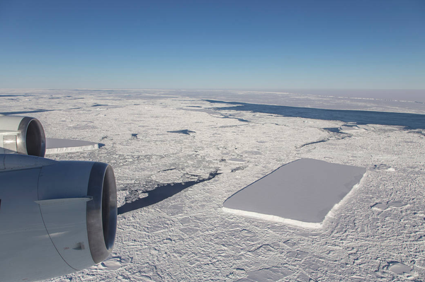 NASA releases image of second rectangular iceberg spotted by Operation IceBridge earlier this month NASA releases image of second rectangular iceberg spotted by Operation IceBridge earlier this month - Sputnik International