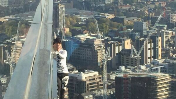 Alain Robert, known as 'Spiderman', climbs the Heron Tower in London - Sputnik International