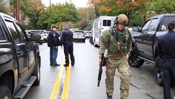 Police officers respond after a gunman opened fire at the Tree of Life synagogue in Pittsburgh Pennsylvania. - Sputnik International