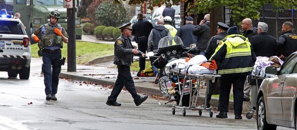 First responders surround the Tree of Life Synagogue - Sputnik International