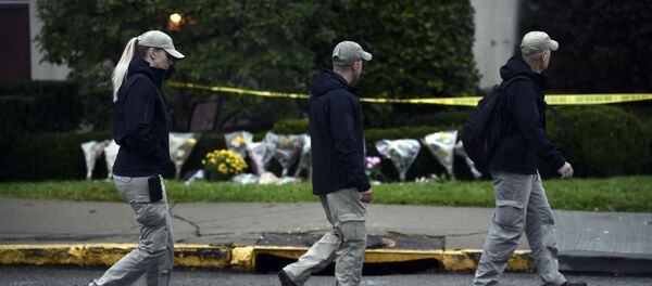 Members of FBI Outside the Tree of Life Synagogue - Sputnik International