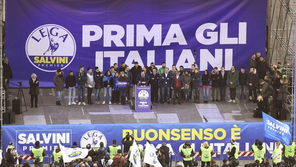 Lega Nord far right party leader Matteo Salvini address supporters during campaign rally on Piazza Duomo in Milan on February 24, 2018 - Sputnik International