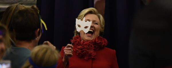 US Democratic presidential nominee Hillary Clinton smiles holding a mask onboard her campaign plane Erlanger, Kentucky, on October 31, 2016 US Democratic presidential nominee Hillary Clinton smiles holding a mask onboard her campaign plane Erlanger, Kentucky, on October 31, 2016 - Sputnik International