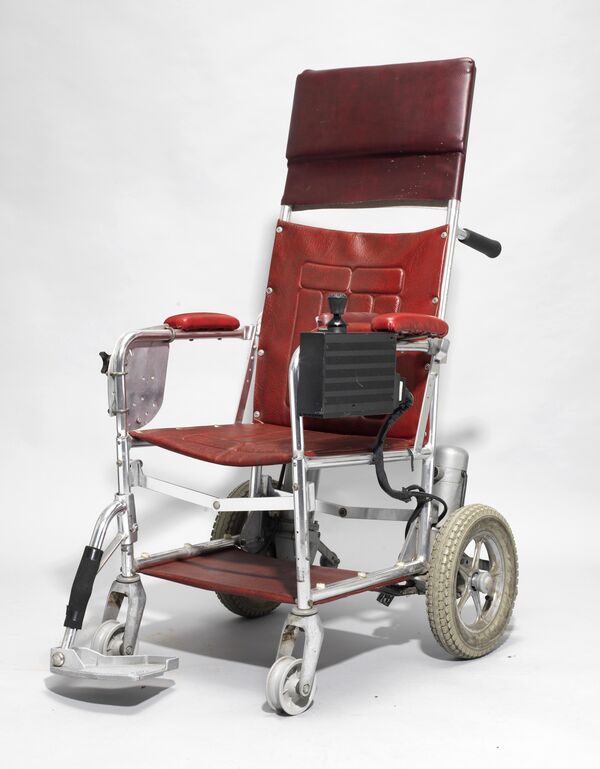 A motorised wheelchair Stephen Hawking. c.1988 Estimate: GBP 10,000 - GBP 15,000 The earliest surviving example of a wheelchair used by Stephen Hawking - Sputnik International