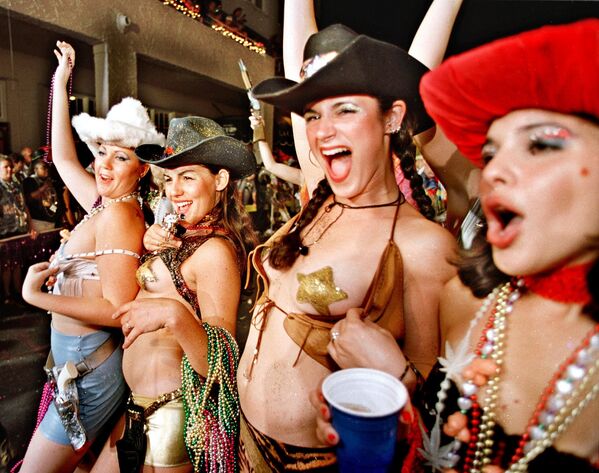 The Ghosts of Halloween Past: A World Tour of Spooky Celebrations - Sputnik International