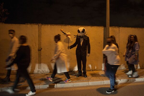 The Ghosts of Halloween Past: A World Tour of Spooky Celebrations - Sputnik International