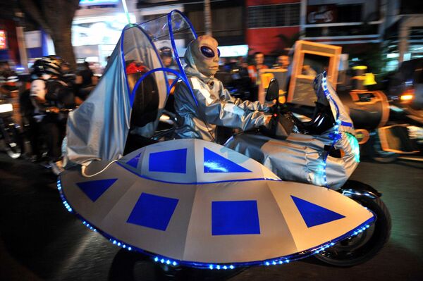 The Ghosts of Halloween Past: A World Tour of Spooky Celebrations - Sputnik International