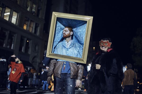 The Ghosts of Halloween Past: A World Tour of Spooky Celebrations - Sputnik International