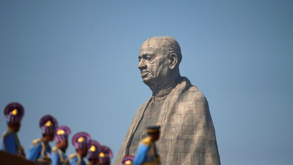 Police officers stand near the Statue of Unity portraying Sardar Vallabhbhai Patel, one of the founding fathers of India, during its inauguration in Kevadia, in the western state of Gujarat, India, October 31, 2018 - Sputnik International
