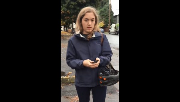 Oregon woman filmed calling the authorities on couple over their parking job - Sputnik International
