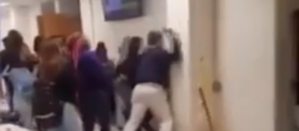 Teenagers arrested after initiating fight that later involved the assistant principal of Oakville High School Teenagers arrested after initiating fight that later involved the assistant principal of Oakville High School - Sputnik International