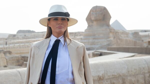 US First Lady Melania Trump tours the Egyptian pyramids and Sphinx in Giza, Egypt, October 6, 2018, the final stop on her 4-country tour through Africa. - Sputnik International