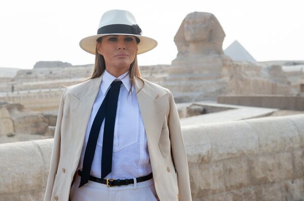 US First Lady Melania Trump tours the Egyptian pyramids and Sphinx in Giza, Egypt, October 6, 2018, the final stop on her 4-country tour through Africa.  - Sputnik International