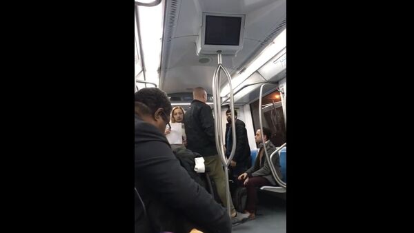 Ukrainian Men Assault Commuters in Rome Metro Screaming About Fascism - Sputnik International