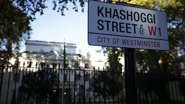 'Khashoggi Street' sign outside Saudi Arabia embassy in London - Sputnik International