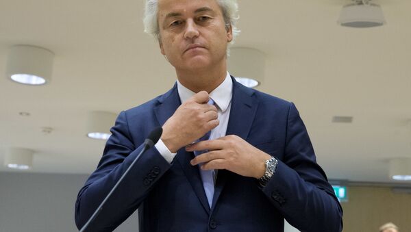 Populist anti-Islam lawmaker Geert Wilders prepares to address judges at the high-security court near Schiphol Airport, Amsterdam, Wednesday, Nov. 23, 2016, during his hate-speech trial that pits freedom of expression against the Netherlands' anti-discrimination laws - Sputnik International