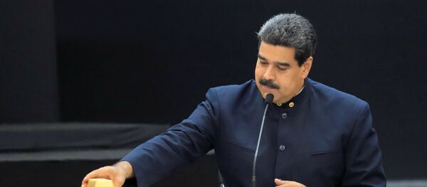 Venezuela's President Nicolas Maduro touches a gold bar as he speaks during a meeting with the ministers responsible for the economic sector at Miraflores Palace in Caracas, Venezuela March 22, 2018 Venezuela's President Nicolas Maduro touches a gold bar as he speaks during a meeting with the ministers responsible for the economic sector at Miraflores Palace in Caracas, Venezuela March 22, 2018 - Sputnik International