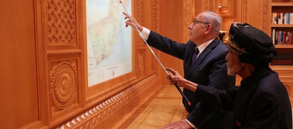 Israeli Prime Minister Benjamin Netanyahu looks at maps with Sultan Qaboos bin Said in this undated handout provided by the Israel Prime Minister Office, in Oman Israeli Prime Minister Benjamin Netanyahu looks at maps with Sultan Qaboos bin Said in this undated handout provided by the Israel Prime Minister Office, in Oman - Sputnik International