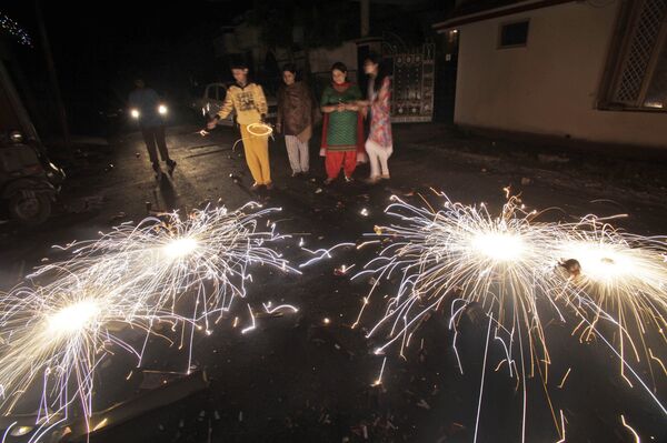Covid-19 Takes Fizz Out of Firecracker Business Ahead of India's Festive Season - Sputnik International