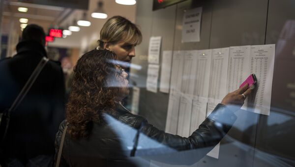 A woman looks at a list inside a state unemployment office, in Pamplona northern Spain on Thursday, Jan. 23, 2014. - Sputnik International