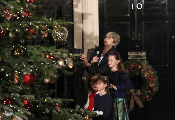 Britain's Prime Minister Theresa May stands with children as she switches on the Christmas tree lights at 10 Downing Street in London, Wednesday, Dec. 6, 2017. Britain's Prime Minister Theresa May stands with children as she switches on the Christmas tree lights at 10 Downing Street in London, Wednesday, Dec. 6, 2017. - Sputnik International