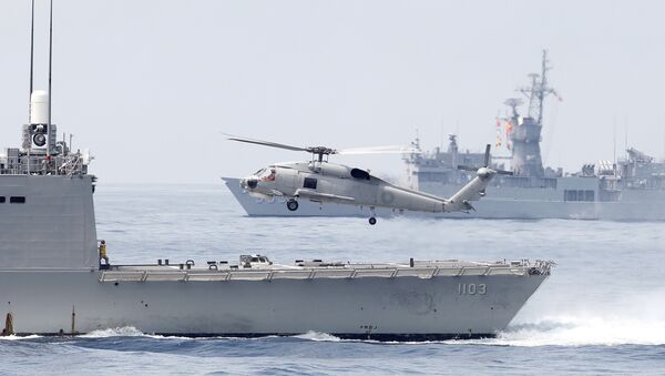 A Taiwan Navy S70 helicopter takes off from the stern of a Perry-class frigate during a navy exercise in the bound of Suao naval station in Yilan County, northeast of Taiwan, Friday, April 13, 2018 - Sputnik International