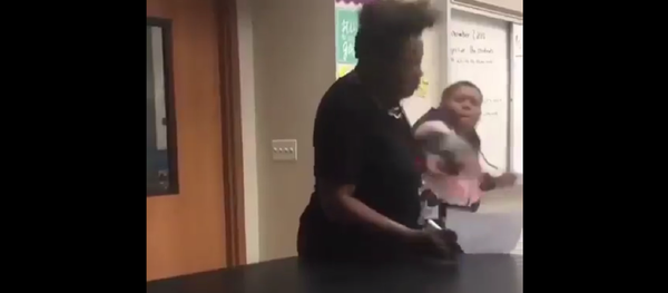 Student punches teacher at school in Baltimore. - Sputnik International