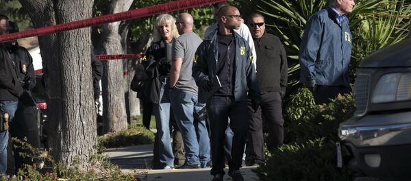 FBI investigators arrive outside the house of David Ian Long, the identified shooter in Wednesday's attack on a country music bar in Southern California, as they wait to search the residence on Thursday, Nov. 8, 2018, in Newbury Park, Calif. FBI investigators arrive outside the house of David Ian Long, the identified shooter in Wednesday's attack on a country music bar in Southern California, as they wait to search the residence on Thursday, Nov. 8, 2018, in Newbury Park, Calif. - Sputnik International