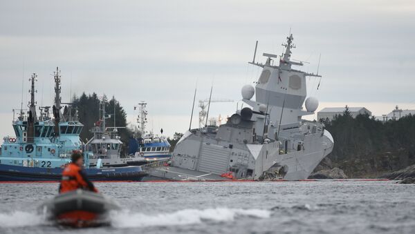 The Norwegian frigate KNM Helge Ingstad takes on water after a collision with the tanker Sola TS in Oygarden, Norway, November 8, 2018 - Sputnik International