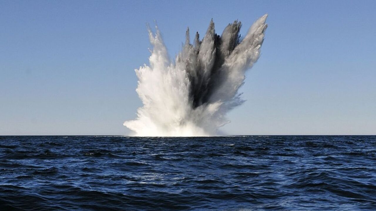 взрыв в море