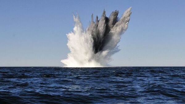 Explosion of mine in the sea  - Sputnik International