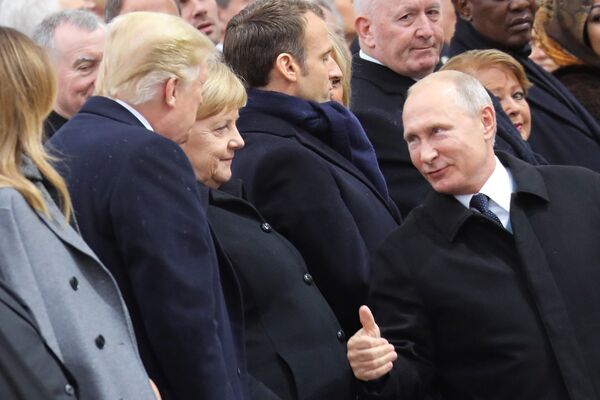 Russian President Vladimir Putin talks with German Chancellor Angela Merkel and US President Donald Trump as they attend a ceremony at the Arc de Triomphe in Paris, as part of commemorations marking the 100th anniversary of the 11 November 1918 armistice, ending World War I, Sunday, Nov. 11, 2018. - Sputnik International