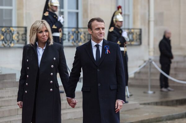 Emmanuel Macron with his wife Emmanuel Macron with his wife - Sputnik International