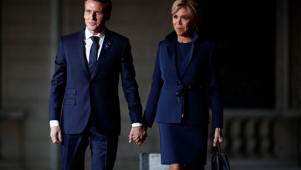 French President Emmanuel Macron and his wife Brigitte Macron arrive to attend a dinner at the Orsay Museum as part of the commemoration ceremony for Armistice Day, 100 years after the end of the First World War, in Paris - Sputnik International