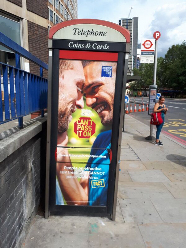 The Terrence Higgins Trust's latest advertising campaign features upbeat and smiling models and is very different from the dire warnings about HIV in the 1980s - Sputnik International